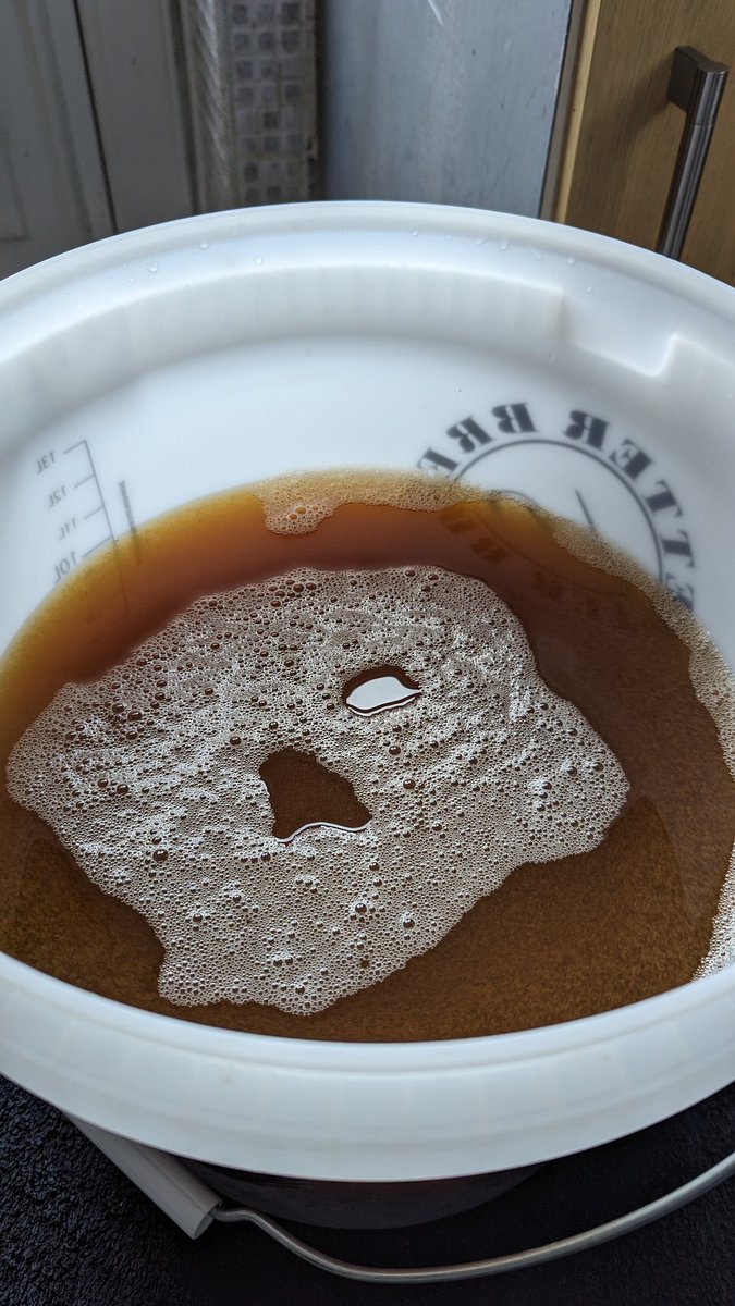 Not letting a shoulder injury hold me back by getting help from the wife today. Having a go at a Vienna lager. "Modern Day Accolade". Hopped with Chinook, CF185 and Cashmere. Never brewed a lager before, so no Idea how it's going to be. Should be 5.3% abv...
#beer #homebrew