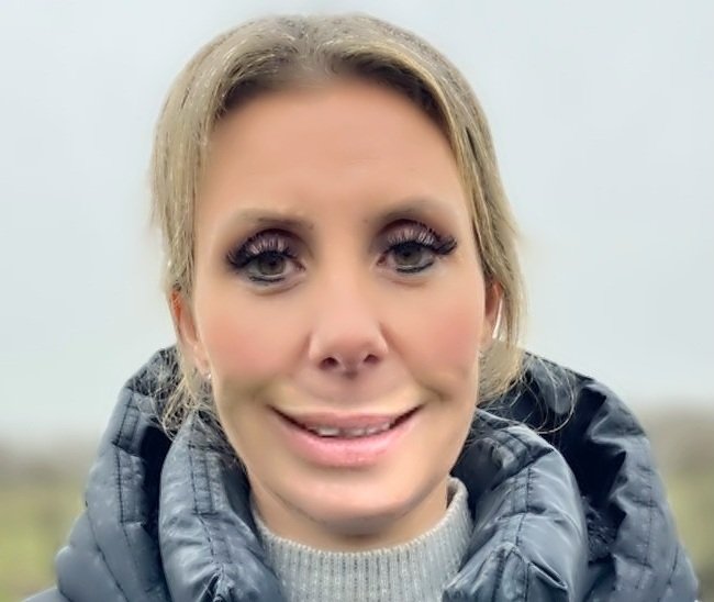 _SpaceD_Monkey's tweet photo. Family of Nicola Bulley share the last picture taken of her before she vanished in a bid to jog people's memories of that fateful day.
#Newsnight #NicolaBulleypsyop #NicolaBulley #emmawhite #PaulAnsell #notmissing #itdidnthappen #skynews #Lancashire https://t.co/nPhjYcheot