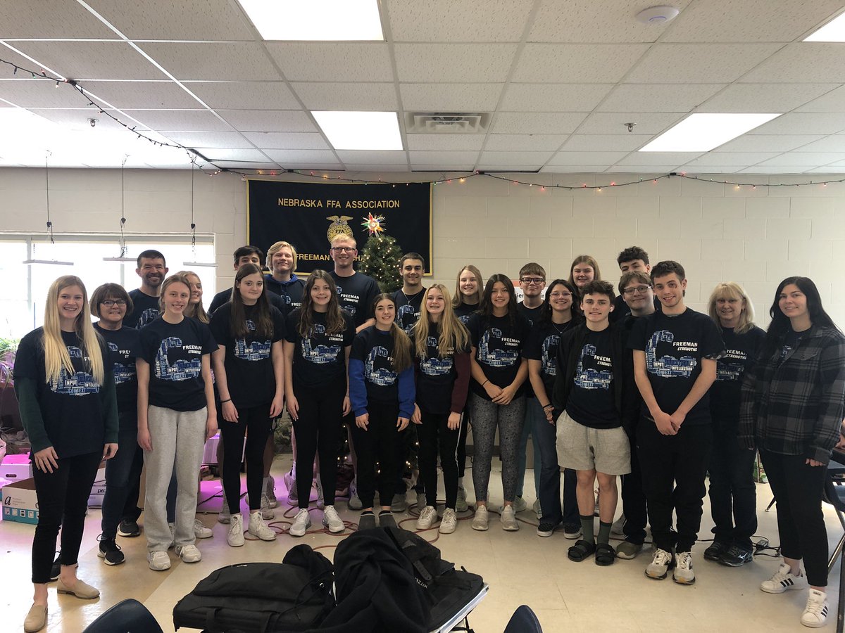 The class of 2024 made connections between strengths &amp; career fields. Good conversations about how strengths fit into different careers. Thanks to Tori Pedersen with <a href="/MentorTeamMates/">TeamMates Mentoring</a> for helping us describe how we use &amp; describe our strengths. #freemanfalcons #freemanstrengths