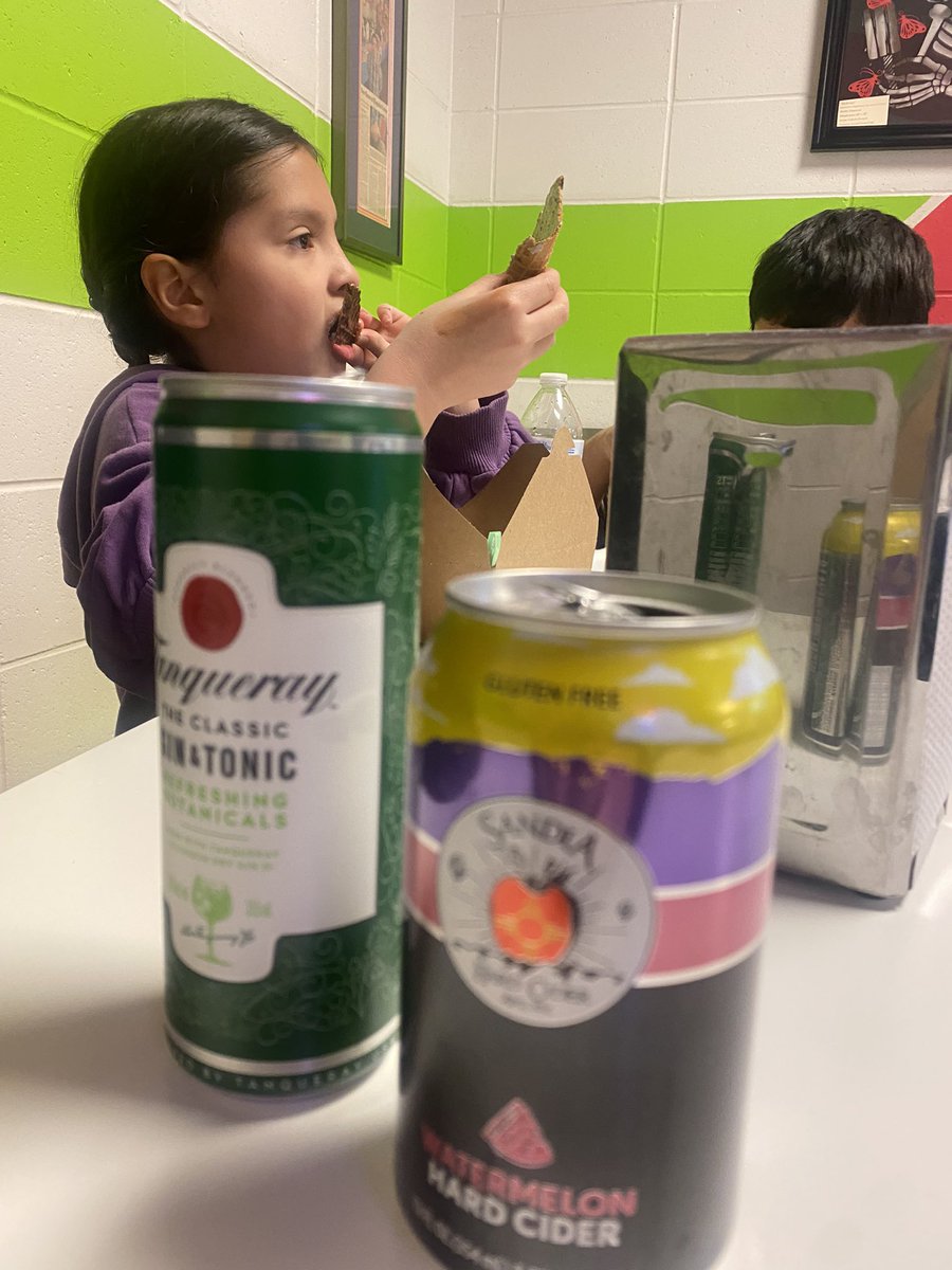 frankieh_ABQ's tweet photo. Took the kids for an ice cream taco @PopFizzABQ !! They were blown away! Mommies had dranks! #abqtrue #popfizz https://t.co/O4jsLxWmps