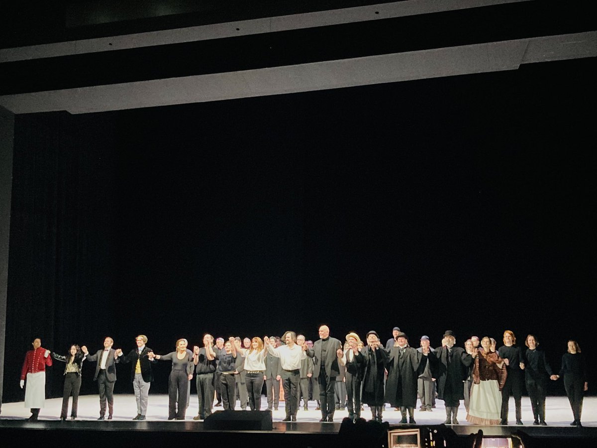 ManuelBrug's tweet photo. #tobiaskratzer #strauss trilogy @deutsche_oper starts disappointing: #arabella and mandryka twist trough time, becoming 21st century Bella & Mandry 💕💧. Matteo 🏳️⚧️ loves Zdenka‘s beard🧔♀️ and boobs👙. #Runnicles rough like Regie, most singers medium rare 🙁. Plus #dorissoffel👢😘 https://t.co/HqnOnxJxaL