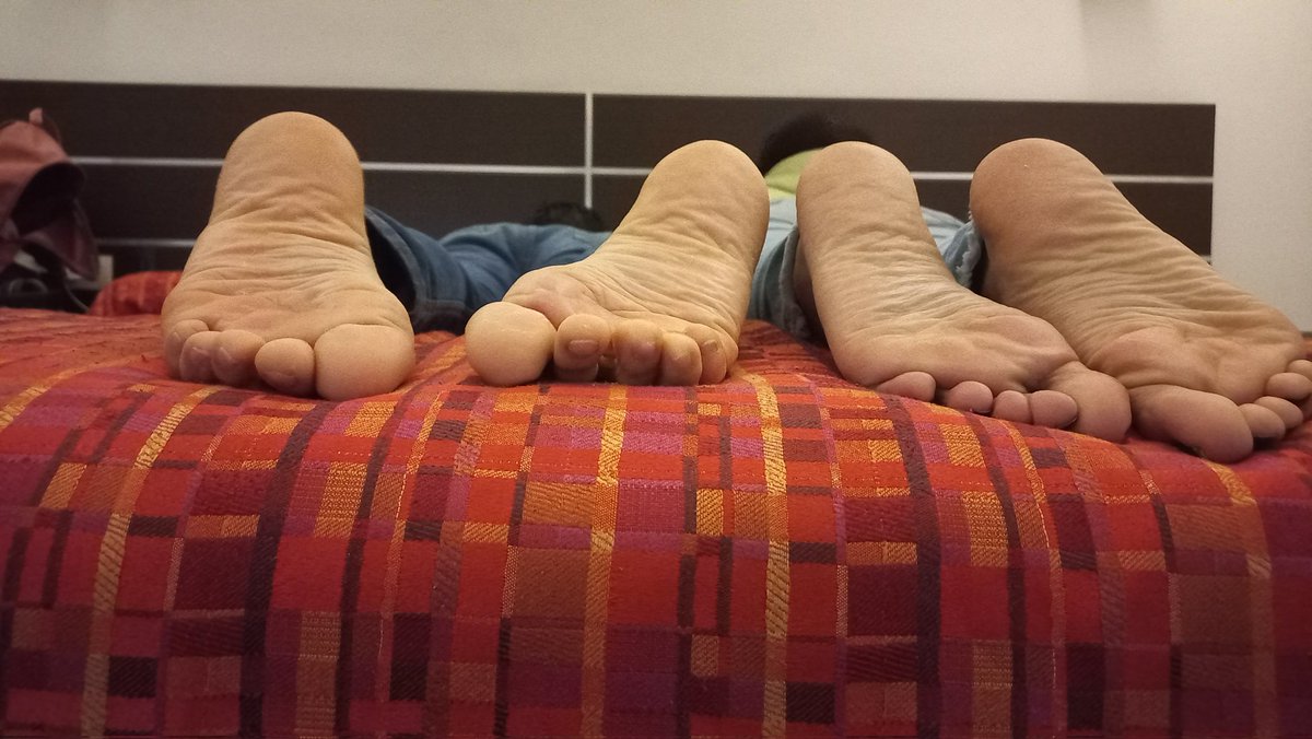 feetboyx8's tweet photo. Siempre recordare ese día donde pude conocer tus pies en persona @kittyfootmodel1  🥰❤️😋 https://t.co/vTBAd2kRju
