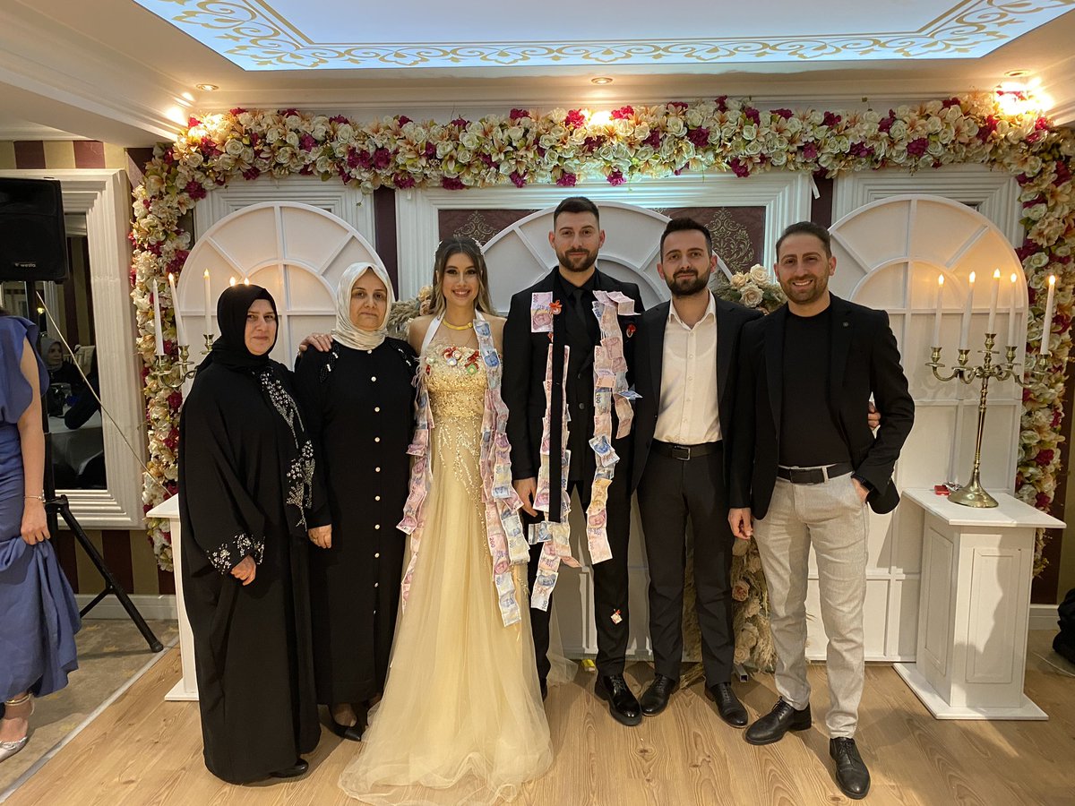 arifcoskunnnn's tweet photo. Rabbim mutluluğunuzu daim etsin inşallah 🙏🏻 https://t.co/6YdzqlOZlx