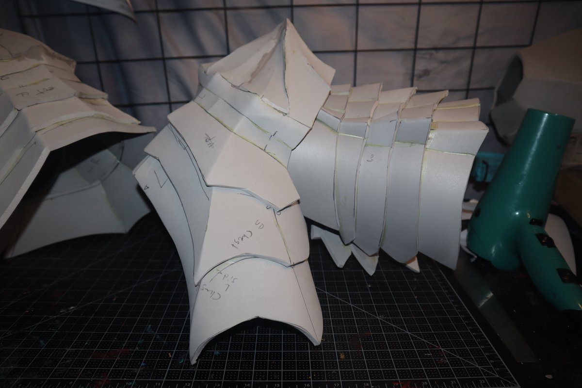RAININGRIOT's tweet photo. Horrible photo but (ignore the mess been con crunching) but Guts shoulder and bicep i got commission to do( they only wanted the build no paint) #berserk  #cosplay https://t.co/WEuut27kJc