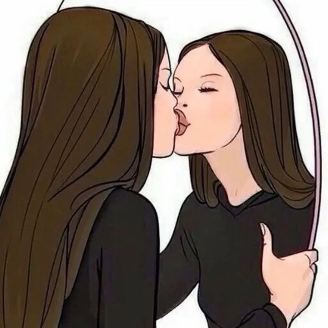 Yo viendo mis destacadas de insta
