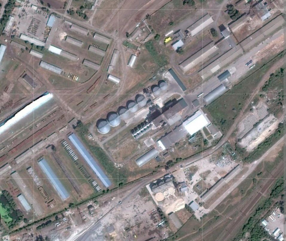 VVonhert's tweet photo. un drone geran-2 détruit une raffinerie ukrainienne 

L'avancement conjoint de Wagner et de l'armée russe étouffe la résistance 🇺🇦.
Pourquoi Zelensky laisse ses hommes... ?

il veut des martyrs.

Les troupes d'academi (mercenaires us ) anciennement blackwater se replis. https://t.co/1ndj1fkASZ