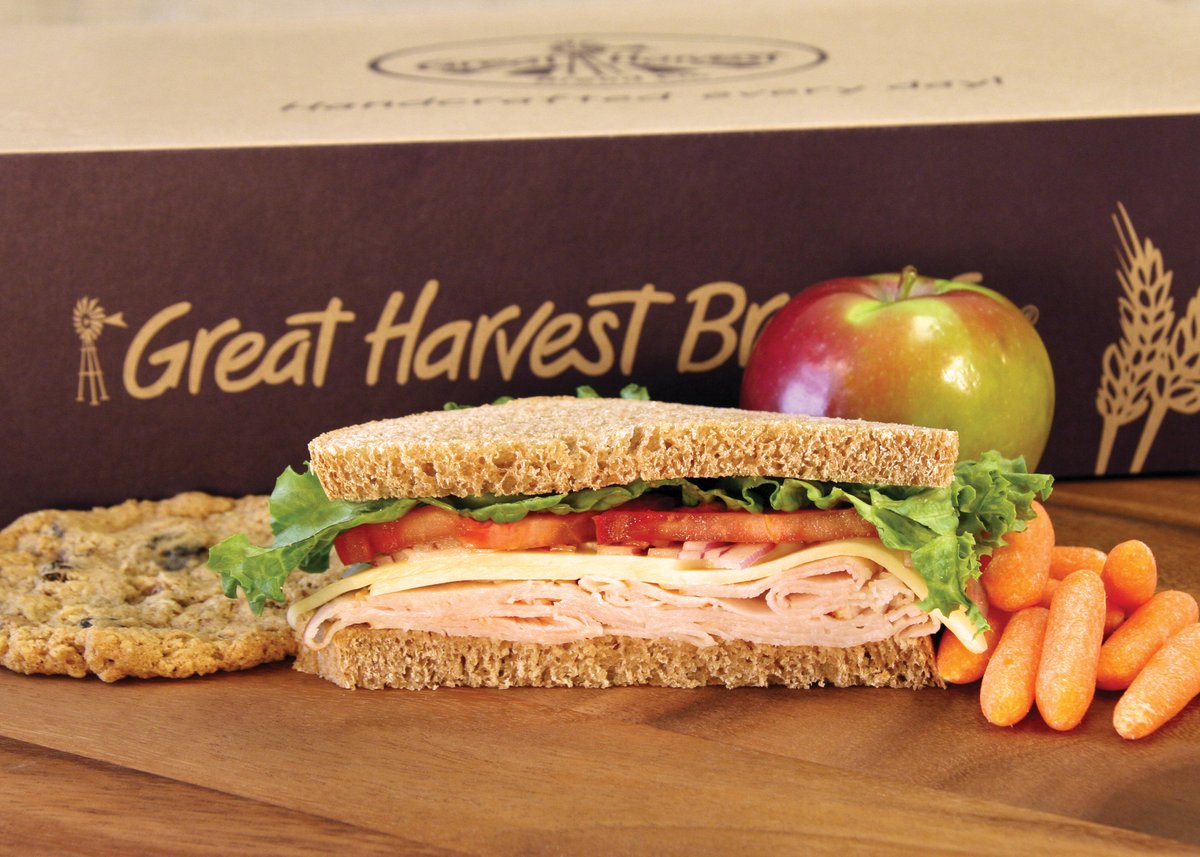 Last minute on the go lunch boxes to keep your kids charged through their day and save you time! #onthego #madefresh #greatharvest