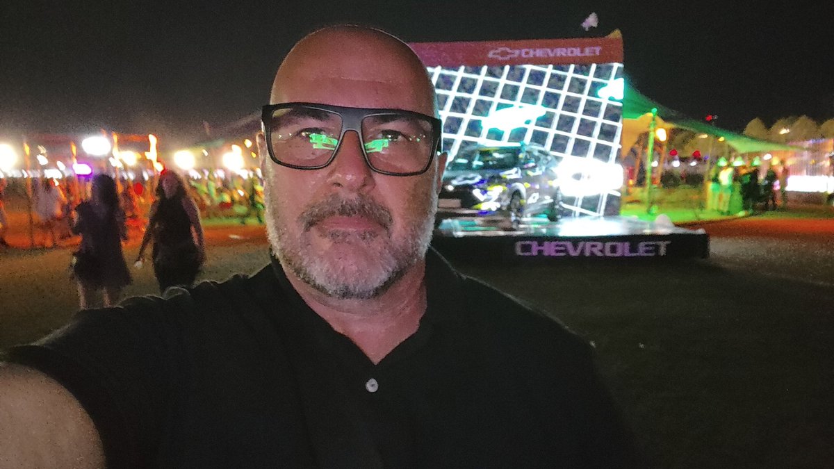 diegodurruty's tweet photo. 😎 ¡Increíble experiencia en el stand de @ChevroletArg en el #LollaAR! La manija se pasa de generación en generación y no hay nada como compartir el festival más manija en familia.
Gracias a General Motors Argentina por la invitación.
#SubiteALollaConChevrolet #CheManija https://t.co/AjN3l6CTV2