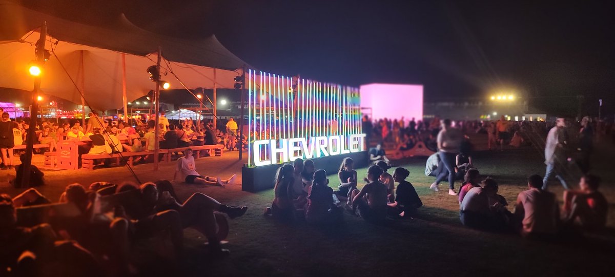 diegodurruty's tweet photo. 😎 ¡Increíble experiencia en el stand de @ChevroletArg en el #LollaAR! La manija se pasa de generación en generación y no hay nada como compartir el festival más manija en familia.
Gracias a General Motors Argentina por la invitación.
#SubiteALollaConChevrolet #CheManija https://t.co/AjN3l6CTV2