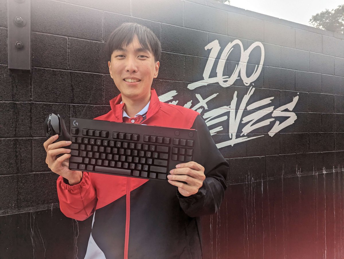 Doublelift1's tweet image. Shoutout to @LogitechG for the gear to help me prep for the last super week. Our playoff run now begins 😎 #ad