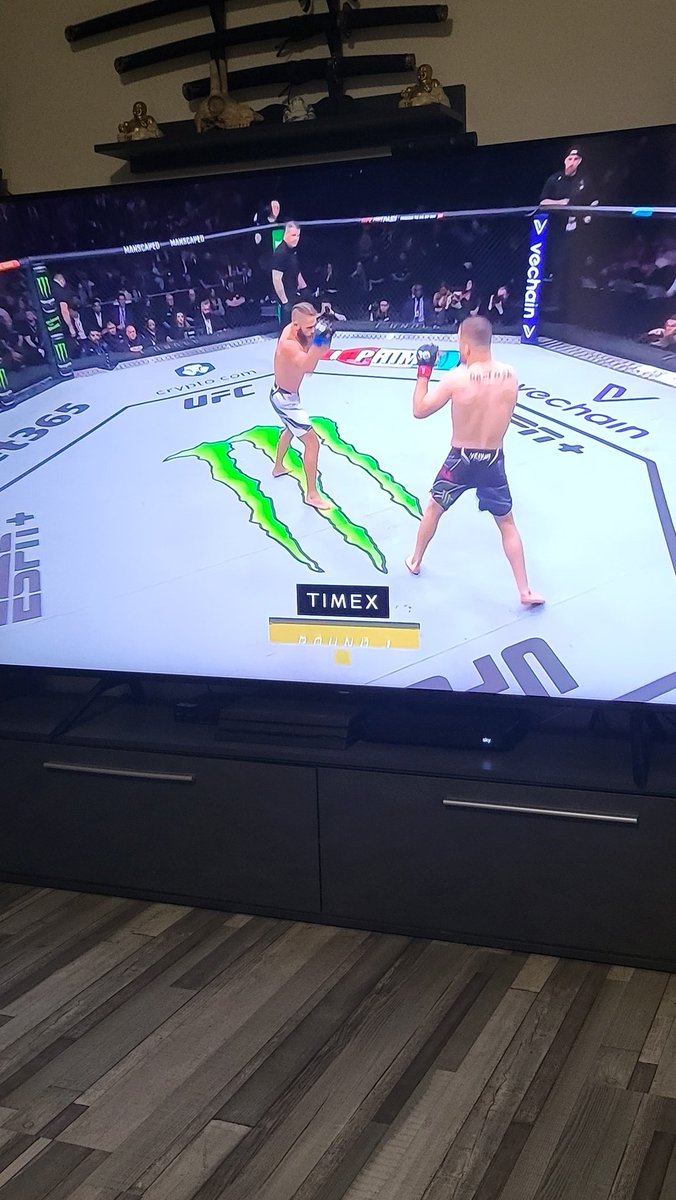 DeeBr90's tweet photo. Co-main time ..lets fight #Gaethje ...hope u will win 💪
#UFC286 #ufc #MMA #boxing #fiziev #DAZN #daznfightclub https://t.co/2X1NadBzu8