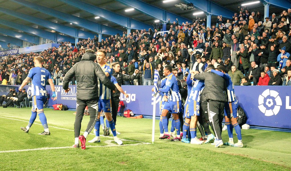 TvitecGlass's tweet photo. ¡Mucho más que 3 puntos esta noche en #ElToralín para la @SDP_1922! Porque esto va de...
👊#Equipo
👊#Afición
👊#Confianza
👊#Garra
👊#Comunión
👊#Amoraloscolores
👊#Resistencia
Mensaje a toda @LaLiga: Este equipito es de Segunda y su Afición de Champions League. ¡Enhorabuena! https://t.co/LOHUwydT7G