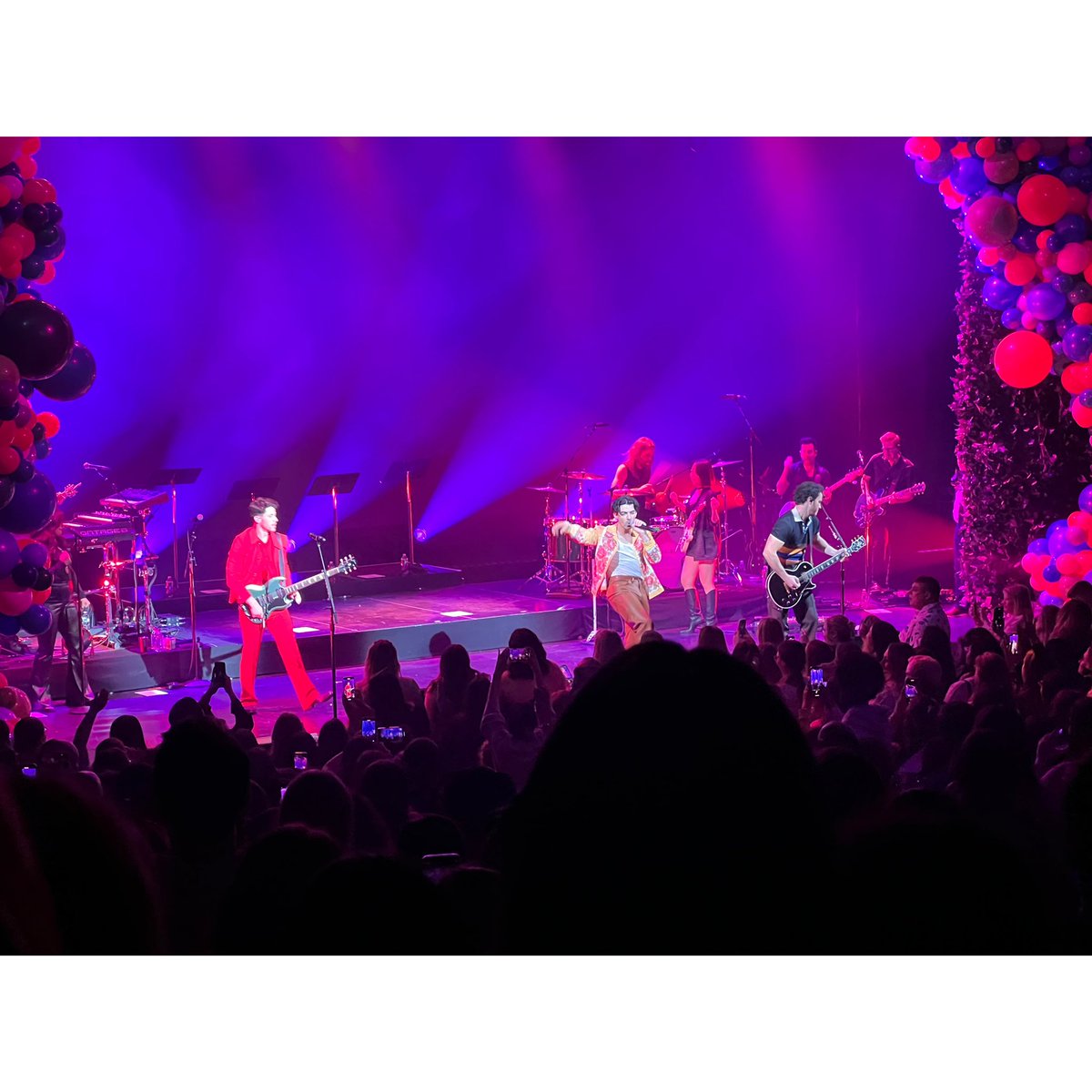 untangled_vines's tweet photo. Had to experience a @jonasbrothers Broadway debut last night. I’m so proud of them 🥹 https://t.co/bx2G8VJycx