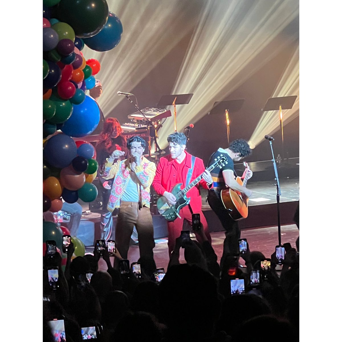 untangled_vines's tweet photo. Had to experience a @jonasbrothers Broadway debut last night. I’m so proud of them 🥹 https://t.co/bx2G8VJycx