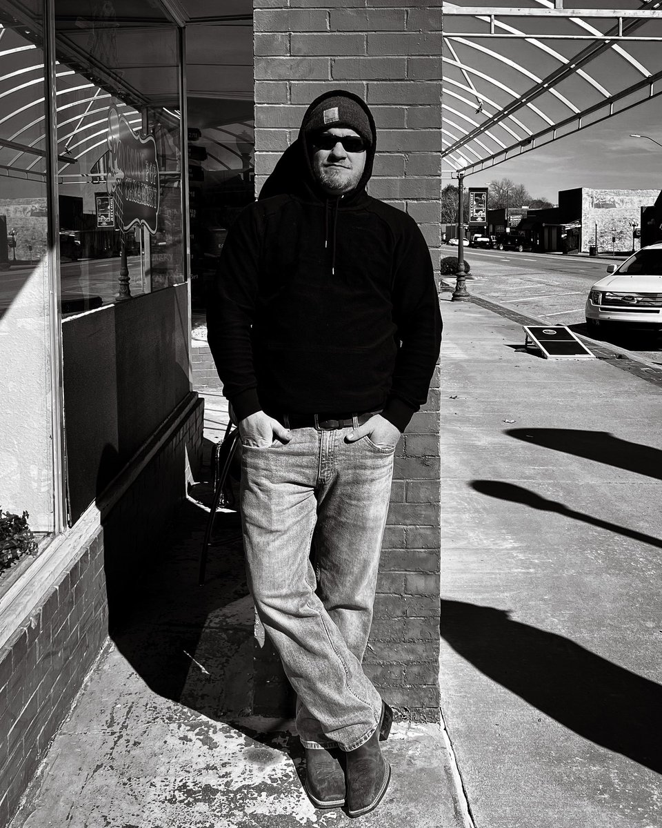 ChrisBischoff_'s tweet photo. I’ve been going down early - getting up with the sun - grown fond of this way of living - grown fond of the way it’s done.  @JTRevival 

#oklahoma #music #movingman https://t.co/RJYCS56C0f