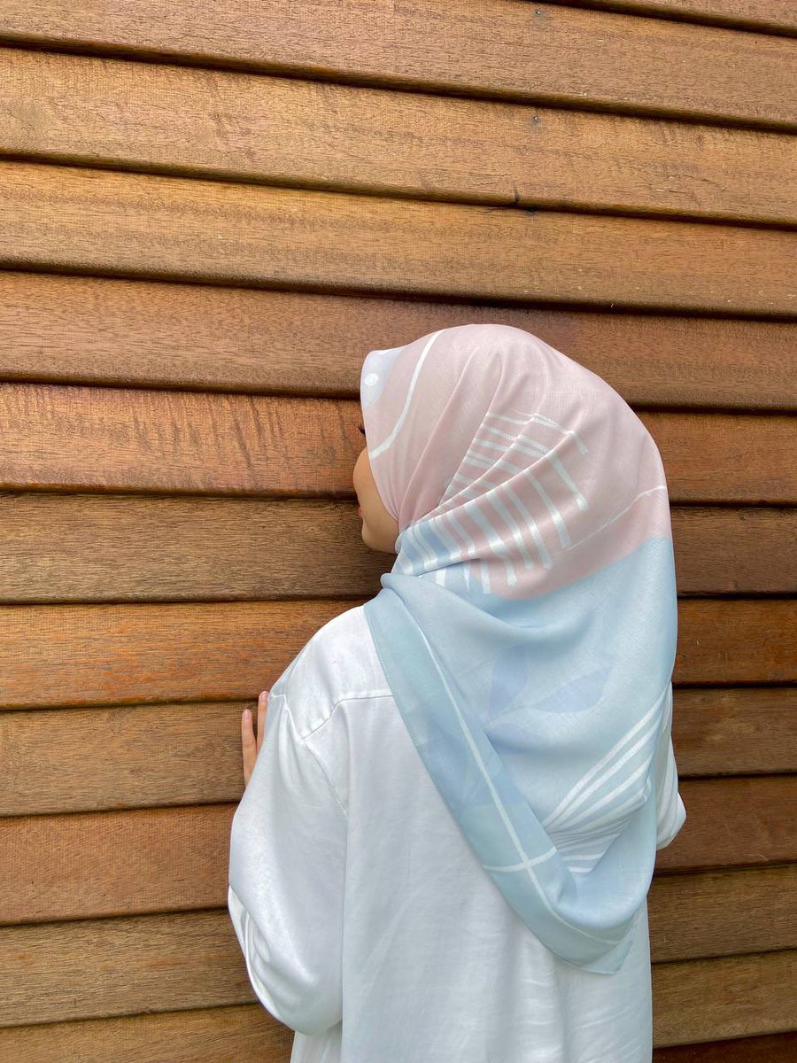 ehehefarahae's tweet photo. Kita tunjuk sikiiiit je dulu untuk 2 collection baru from @DaisyyExclusive 😆
Cantik ke CANTIK? 😆
#EidSeries #Bawalprinted https://t.co/YJ9ZZFaFuu