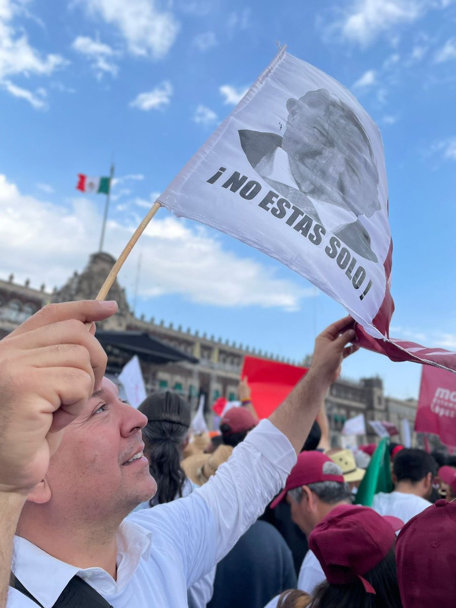 AaronGragedaB's tweet photo. Fue un verdadero gusto acompañar en el zócalo al Presidente @lopezobrador_ en el 85 Aniversario de la Expropiación petrolera.
Su discurso estuvo lleno de referencias históricas y enseñanzas sobre el significado de la soberanía y el respeto entre las naciones https://t.co/7QIB9WI2tz