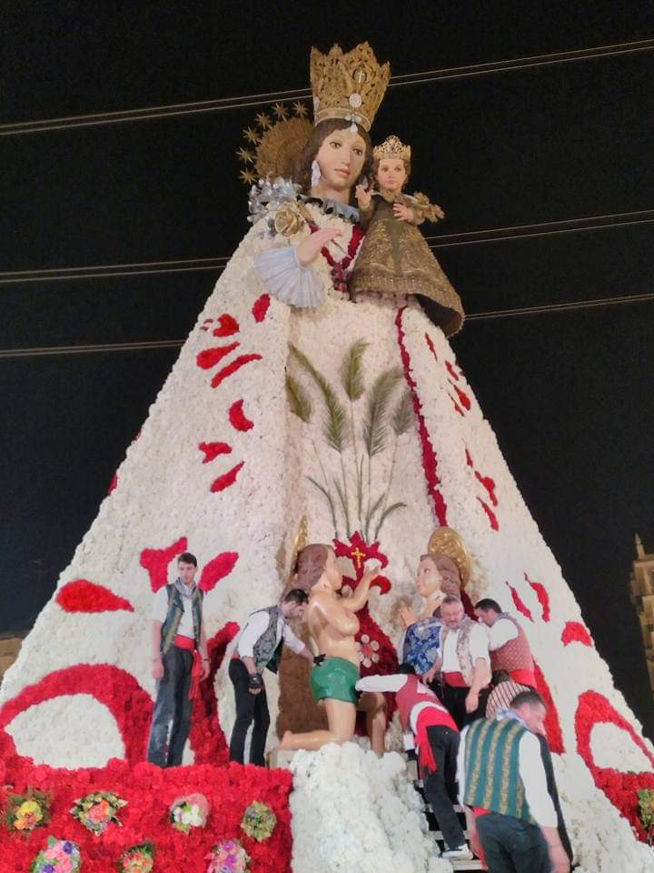 pedmarfe's tweet photo. #RecuerdoOfrenda2017
Fue una oportunidad en la que pude estar en momentos íntimos y solemnes de la fiesta de muchos falleros.
#OfrendaMareDeDeu #Fallas2017 
#SomDevocio #SomFesta #SomFalla #SomPatrimoni https://t.co/tsbRRIo3sA