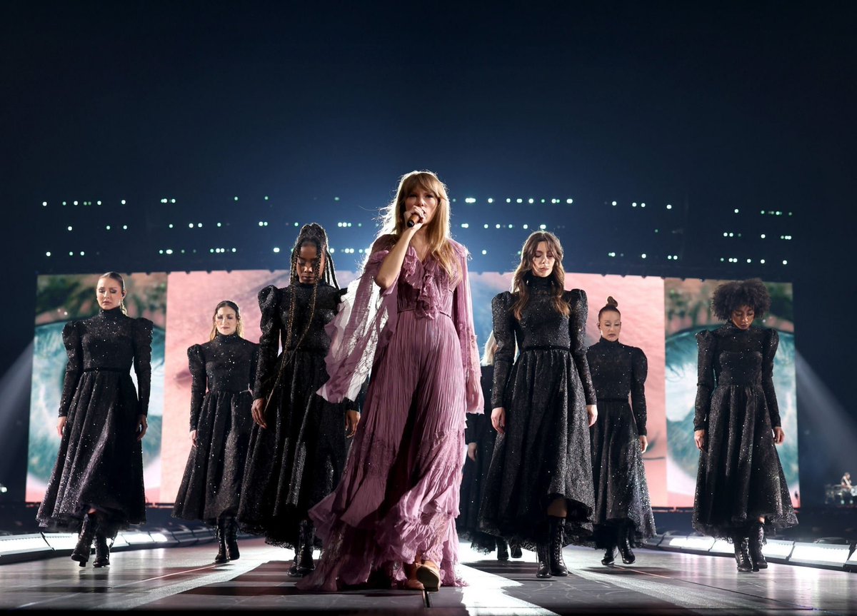 MFRemillard's tweet photo. Solotech réalise l'éclairage et la vidéo du nouveau spectacle de Taylor Swift !
#TheErasTour #TaylorSwift #Solotech https://t.co/vwE331Z8ZO