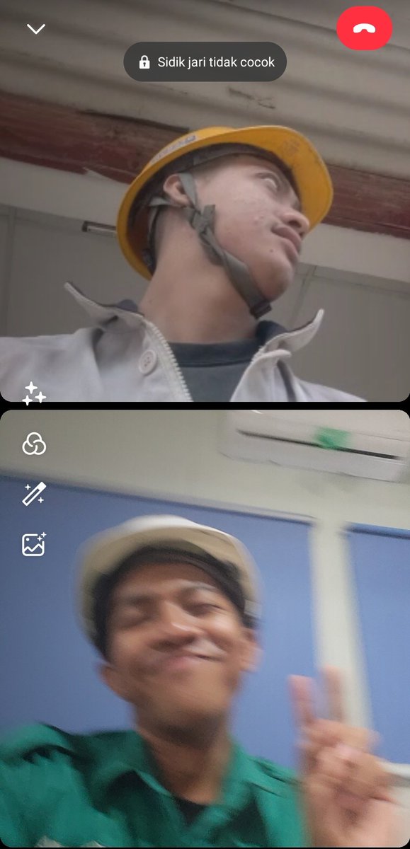 ezkocok's tweet photo. Helm ku emg bogo. 
Tapi gajiku bikin kamu melongo. @Mas__Pace https://t.co/GT8hW6v1ay