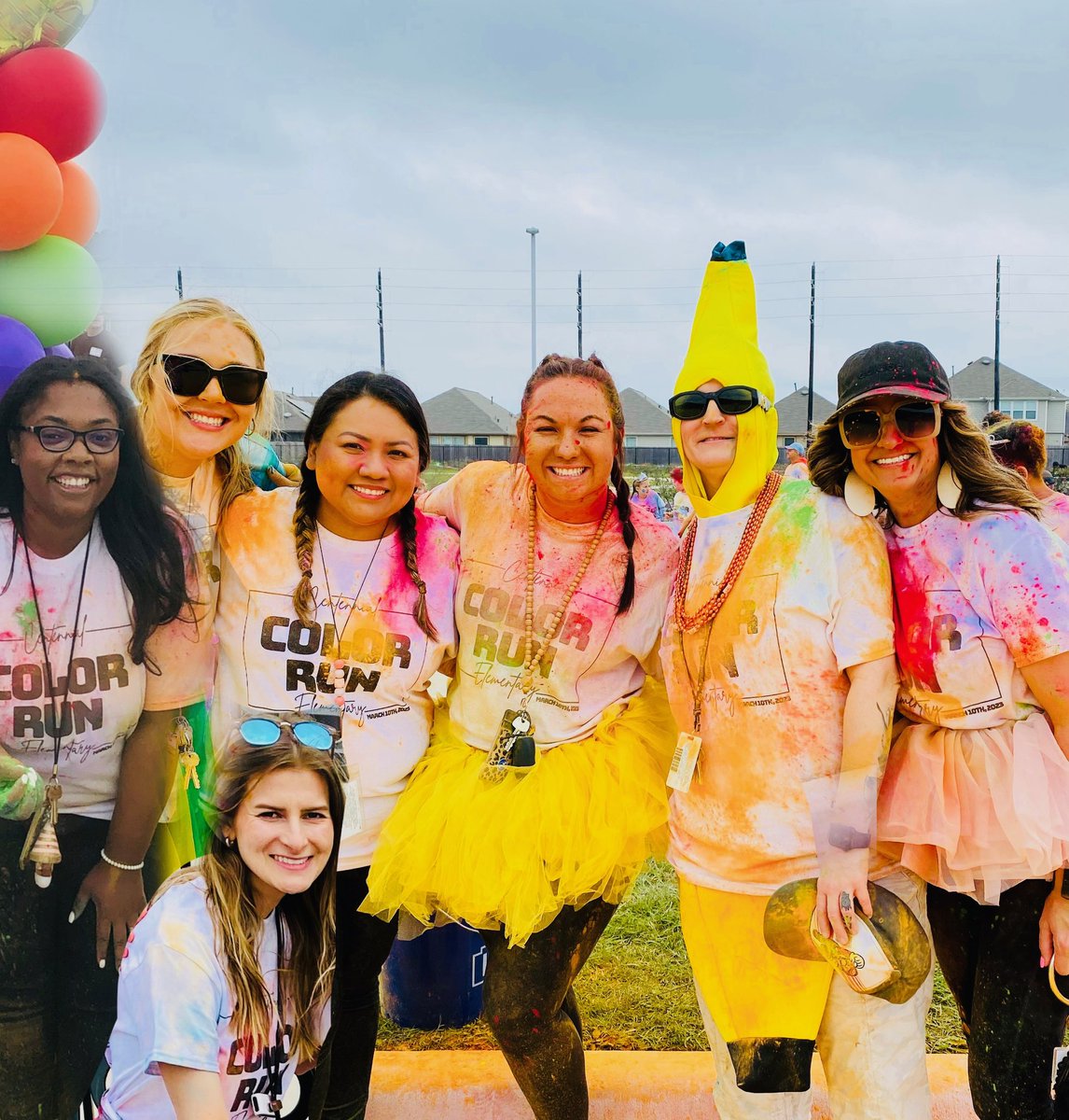 MrsVanderTuig's tweet photo. Color Run Fun!!!! 💙💚💛🧡❤️💜💗 https://t.co/lBtiU6CqmD