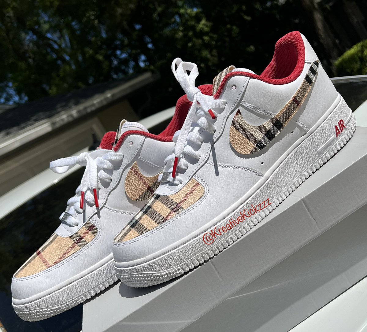 ItsDanielleHYFR's tweet photo. Burberry AF1 Customs 🤧❤️🖤

Follow Me On IG &amp; TikTok: @KreativeKickzzz https://t.co/Ca4lnzAY3P