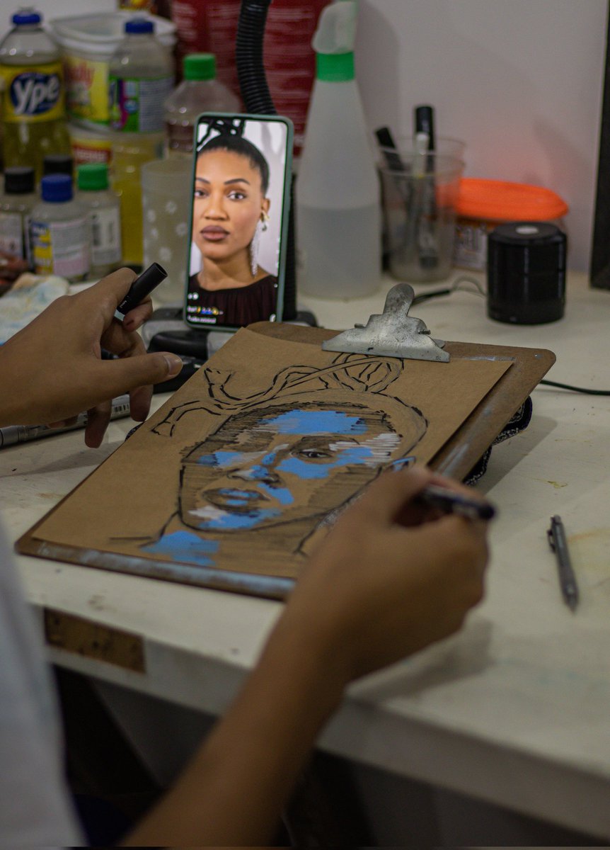 ALBVRTE's tweet photo. -
Fizemos essa sessão aqui no atelier e ficou incrível, fiz uma pintura usando como referência a foto da @luedjiluna, espero que vocês gostem
💙💙💙
-
Fotografia e edição: @orpamella https://t.co/qxDpzA9aGq