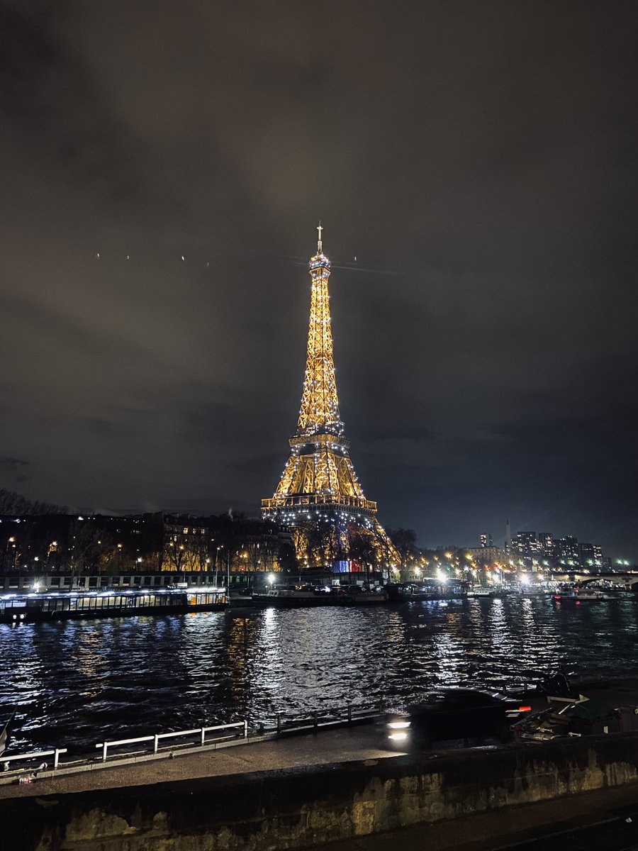 HarryTrevelyan's tweet photo. Opted for an overnight in Paris on my way home this trip. Normally I fly direct from Lyon but I’m glad I stopped over just to have a walk around at night… even if I am on my own! 

🇫🇷🚂🇬🇧 https://t.co/M9C5uDxous