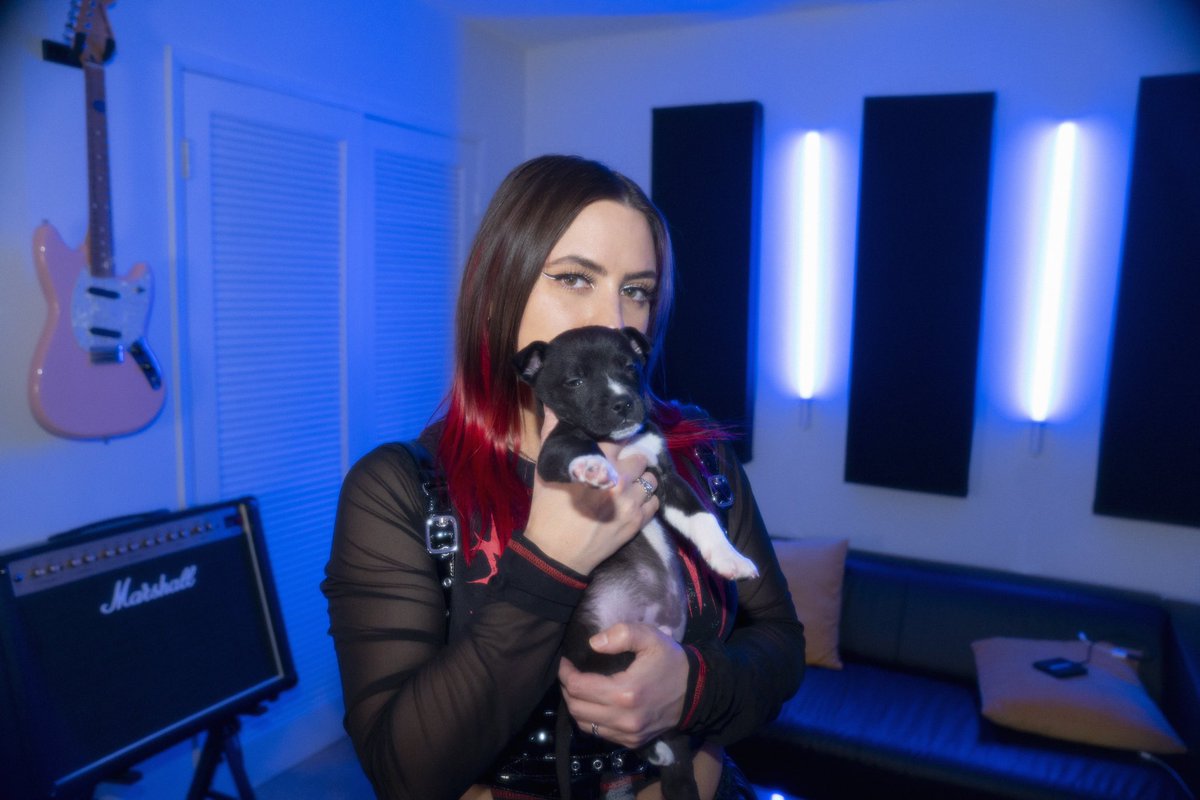 MinyMusic's tweet photo. psa: I love doggies 🐾🖤🐶🌈 https://t.co/86I3ck7K0h