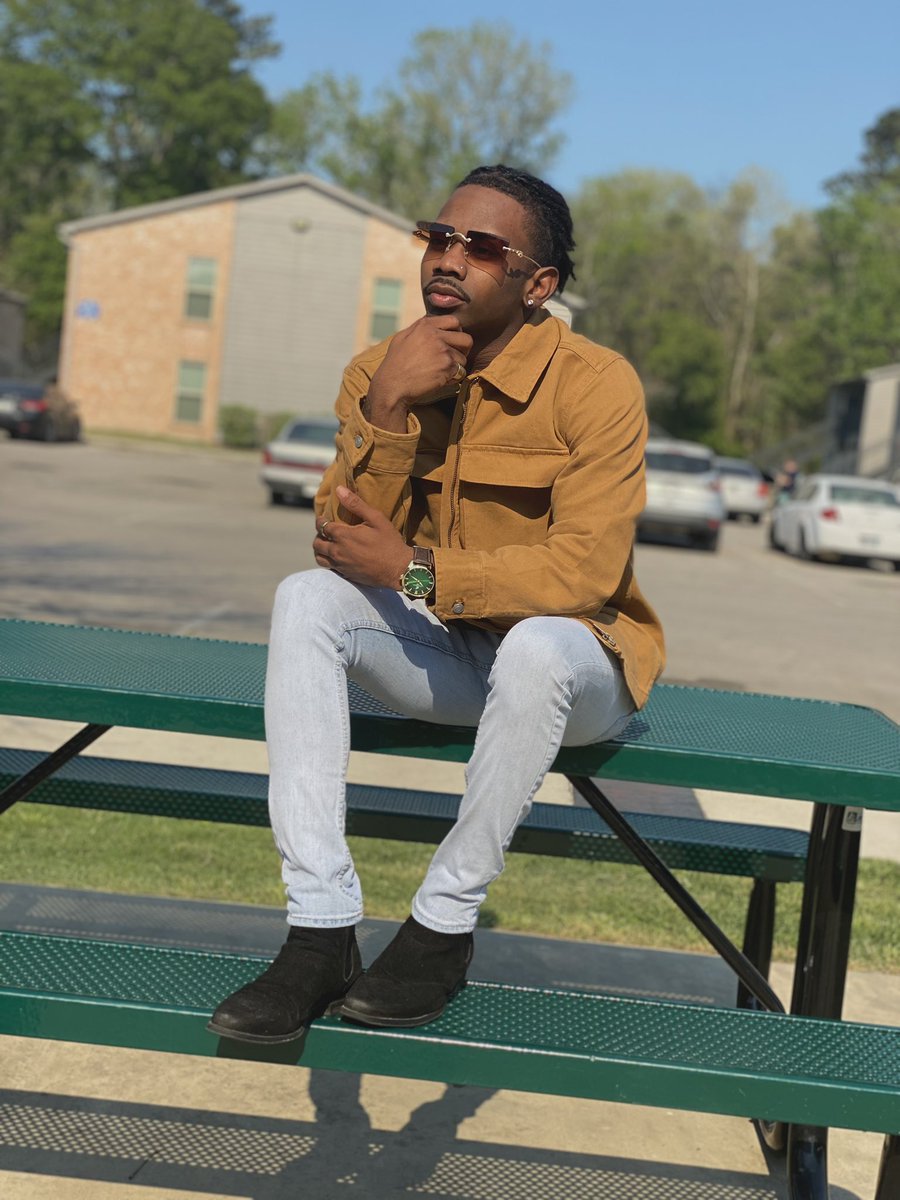 Trendsetterdeee's tweet image. If it’s not me who is then 🚀😋

#deetofamous