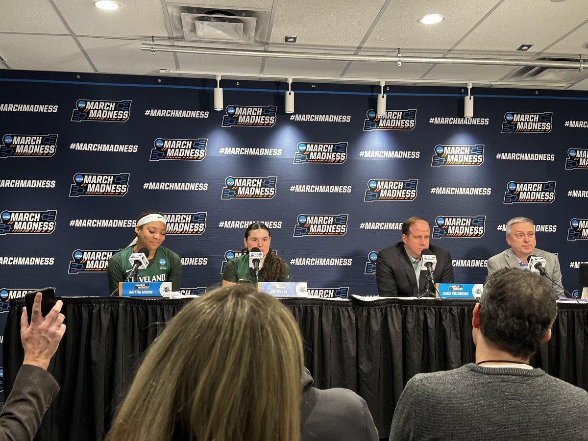 tommygodinjr's tweet photo. Cleveland State HC Chris Kielsmeier was asked what advice he would give other teams getting ready to face Villanova:

“Stay at the hotel” https://t.co/uKHUe6x72z