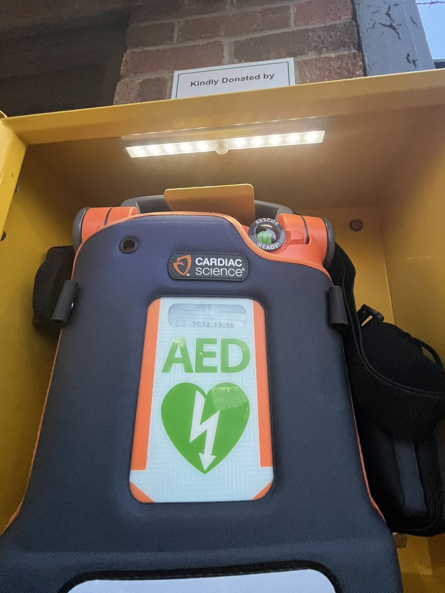 Jayne1412's tweet photo. I put a new battery in the defibrillator today outside Merrivale Model Village This was paid for by Lodge of United 313 Gt Yarmouth. I also put new batteries in the light inside the cabinet. #masonichall #defibrillator #Greatyarmouth #seafront #heart2heartnorfolk #CPR #norfolk https://t.co/rW84ffVW6v