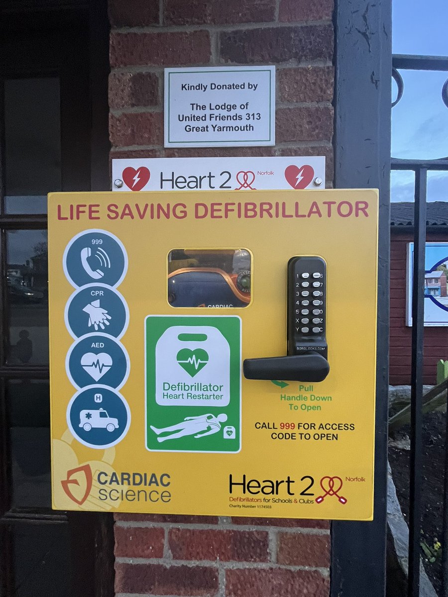 Jayne1412's tweet photo. I put a new battery in the defibrillator today outside Merrivale Model Village This was paid for by Lodge of United 313 Gt Yarmouth. I also put new batteries in the light inside the cabinet. #masonichall #defibrillator #Greatyarmouth #seafront #heart2heartnorfolk #CPR #norfolk https://t.co/rW84ffVW6v
