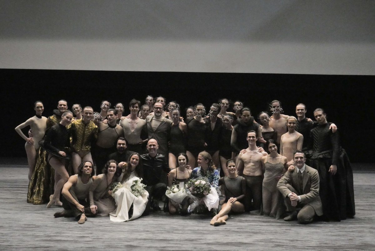 Alessandra Ferri and @TheRoyalBallet after tonight’s performance of @WayneMcGregor’s Woolf Works celebrating the 40th anniversary of her becoming a Principal dancer 🤍