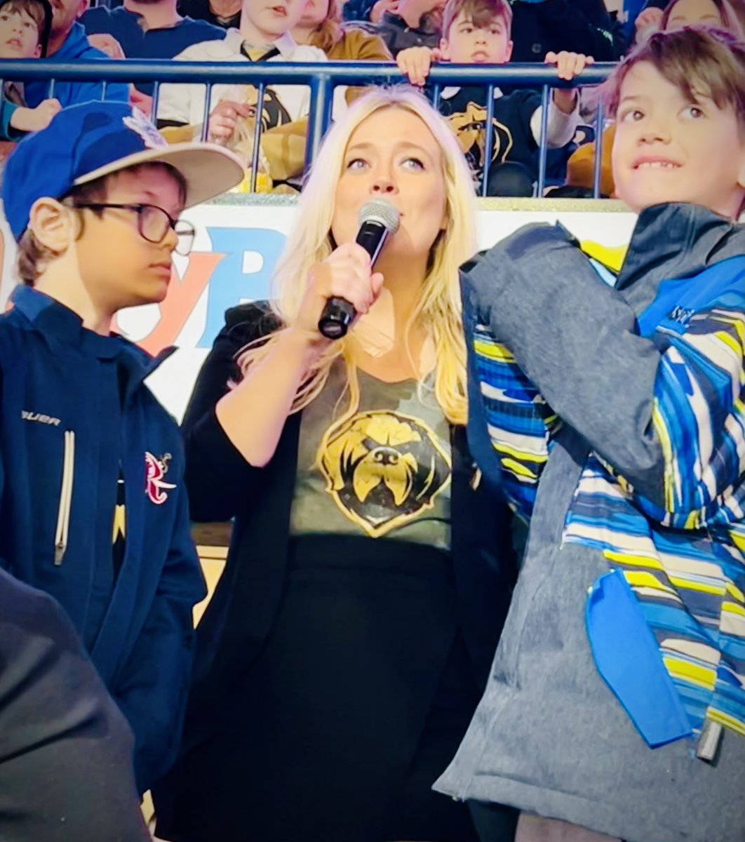 MmeNatalieSmart's tweet photo. Having a time watching @ToddSkirving and the @NLGrowlers! The boys even made it to the Jumbotron! https://t.co/V22QfCak7c