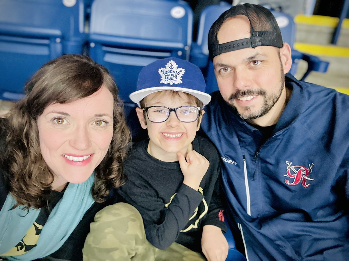 MmeNatalieSmart's tweet photo. Having a time watching @ToddSkirving and the @NLGrowlers! The boys even made it to the Jumbotron! https://t.co/V22QfCak7c