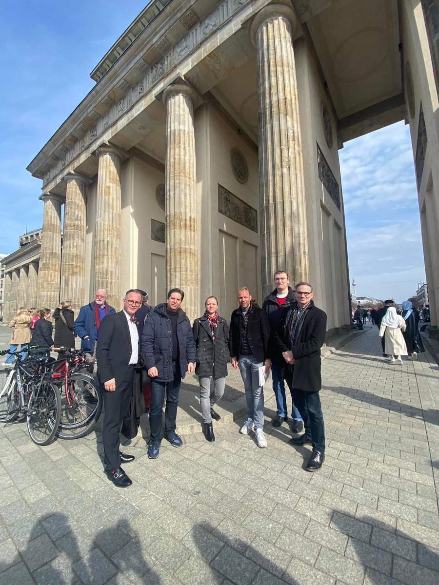 joschberlin's tweet photo. Nach der Gedenkstunde für die Märzrevolution 18.03.1848 am Brandenburger Tor - mit unter anderem @st_foerster und @SebCzaja. https://t.co/i2QzhY4E0G