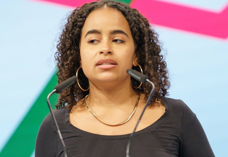 rebew_lexa's tweet photo. “@Teilexistenz Du der das geschrieben hat. Ich werde dich finden, und anspucken, dann aufhängen mit einem Messer anstupsen und bluten lassen.” Dieser gemeingefährliche Mist stammt von der grünen Sahra Lee Heinrich. Man stelle sich vor, daß wäre ein Post von Alice Weidel gewesen. https://t.co/qYCrrBYvn5