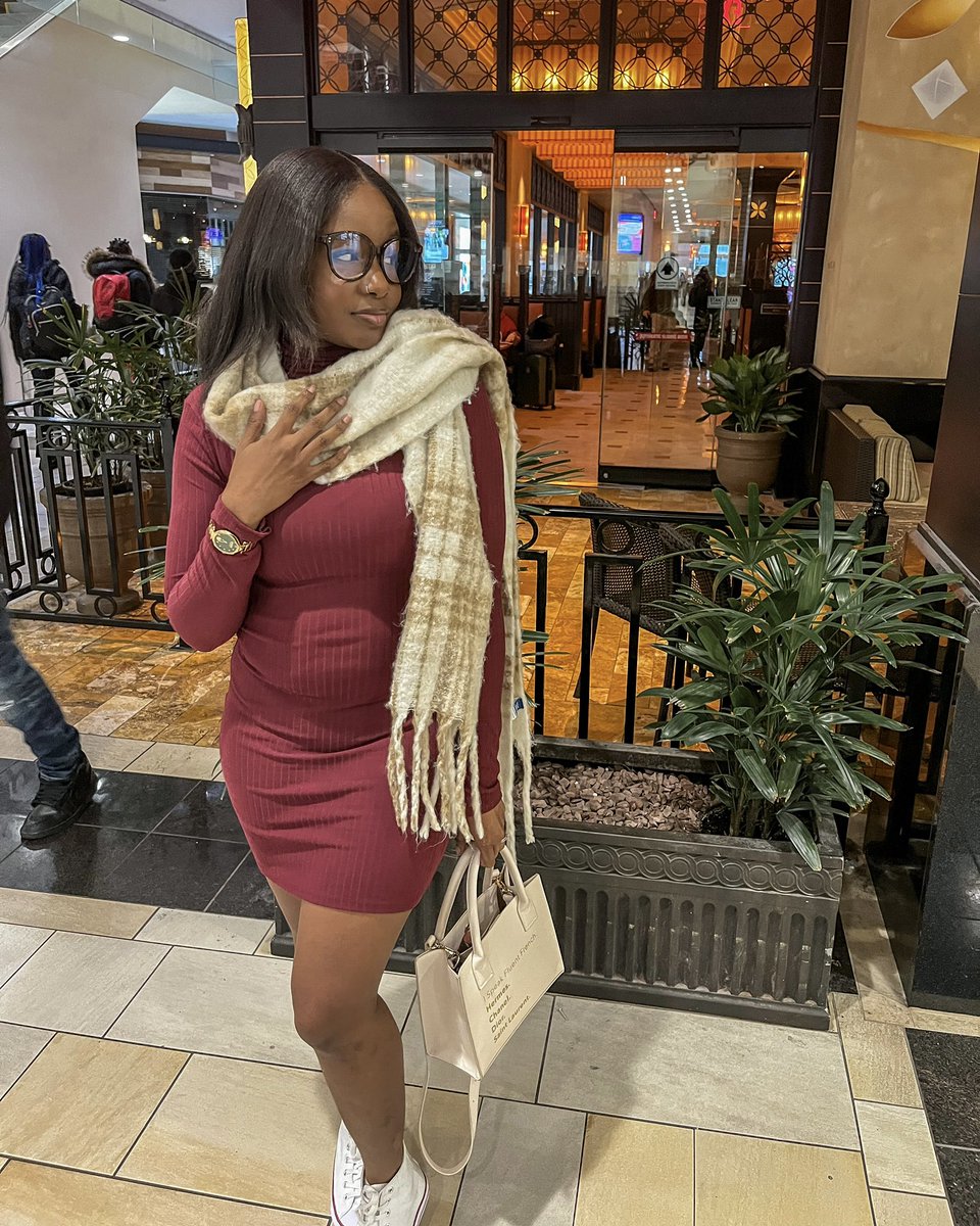 ShopSTN's tweet photo. The simple fits always hit the most 💁🏾‍♀️✨
••••
#turtleneckdress #lorvae #casualootd #casualoutfit #elevatedbasics #minitote https://t.co/XmN0ryGnUt