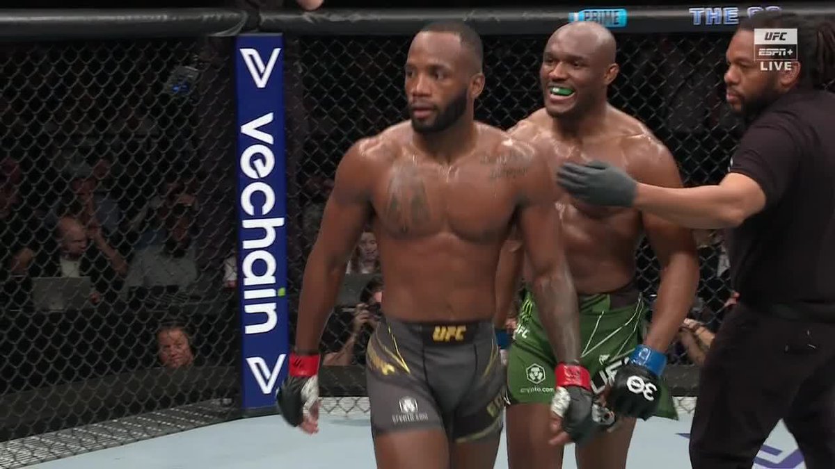 espnmma's tweet photo. Chatter after the horn 👀 #UFC286 https://t.co/3O8A9C3037
