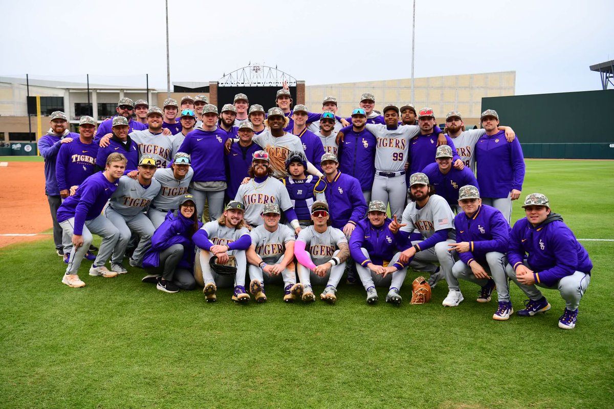 LSUCoachJ's tweet image. 12-7 Tigers! 🐅