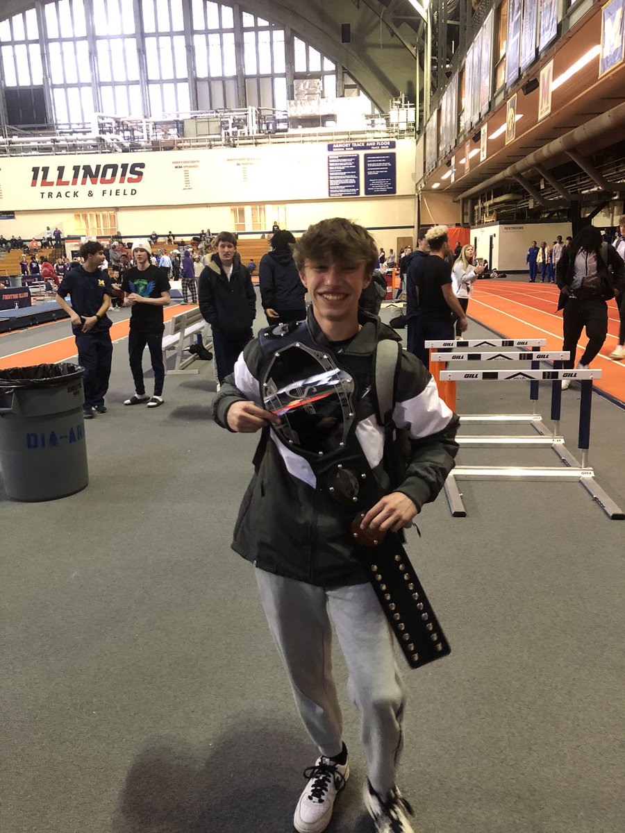 Brayden Edward s takes athlete of the meet with a 9 sec PR in the mile, going 5:27!
⚡️⚡️⚡️🐄