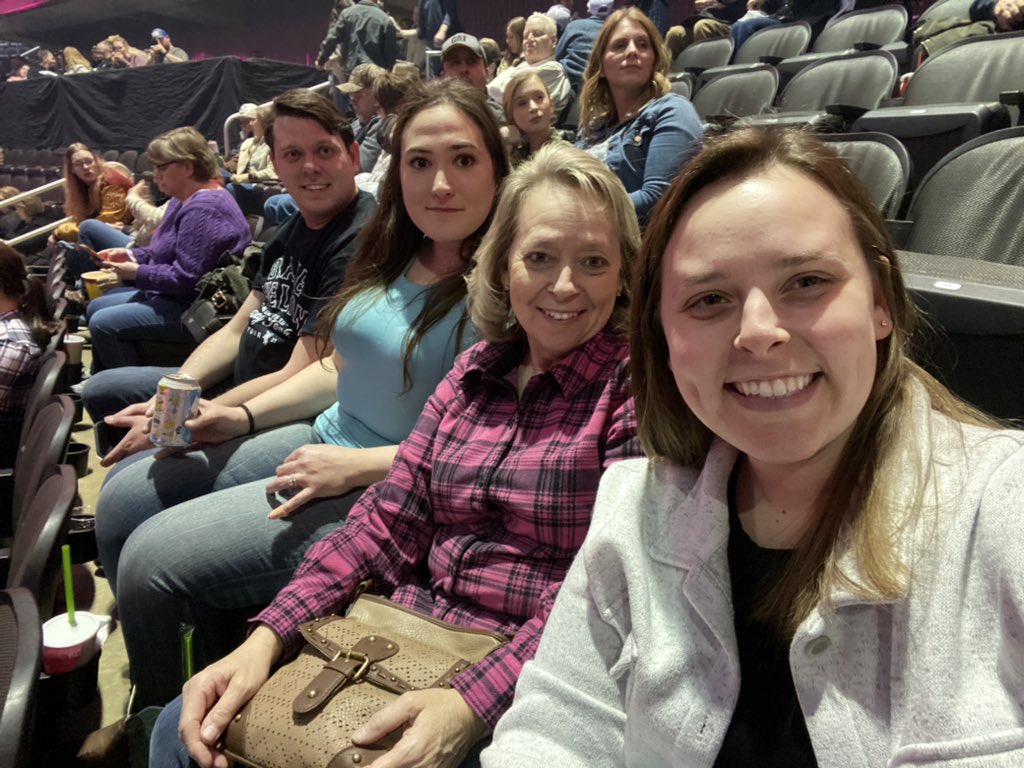 _amandaallison's tweet photo. #BSKANSASCITY !!!! https://t.co/yrmWKpC5py
