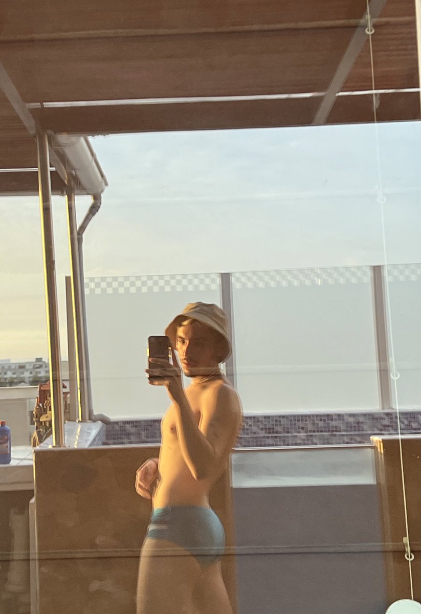alva_ro99's tweet photo. Dia de piscina 🏊‍♂️🌆☀️ https://t.co/ztYWRVEoWe