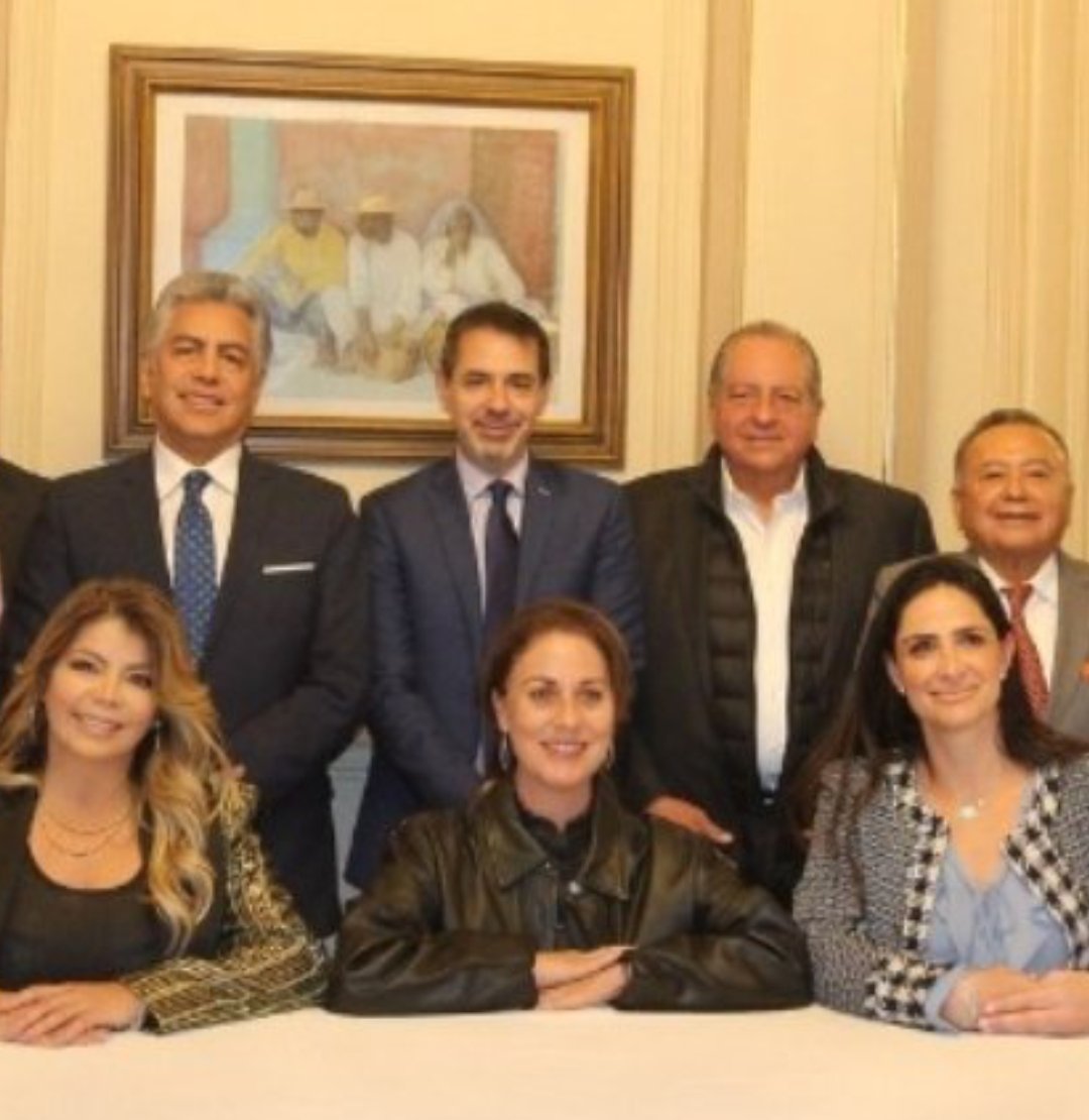Excelente reunión con José Arroyo, propietario del icónico restaurante "Arroyo" nuestro afecto y agradecimiento por su apoyo y patrocinio en el primer evento del Tianguis Turístico. Afortunada coincidencia el arribo del Excmo. Embajador de España en México; Juan Duarte Curado