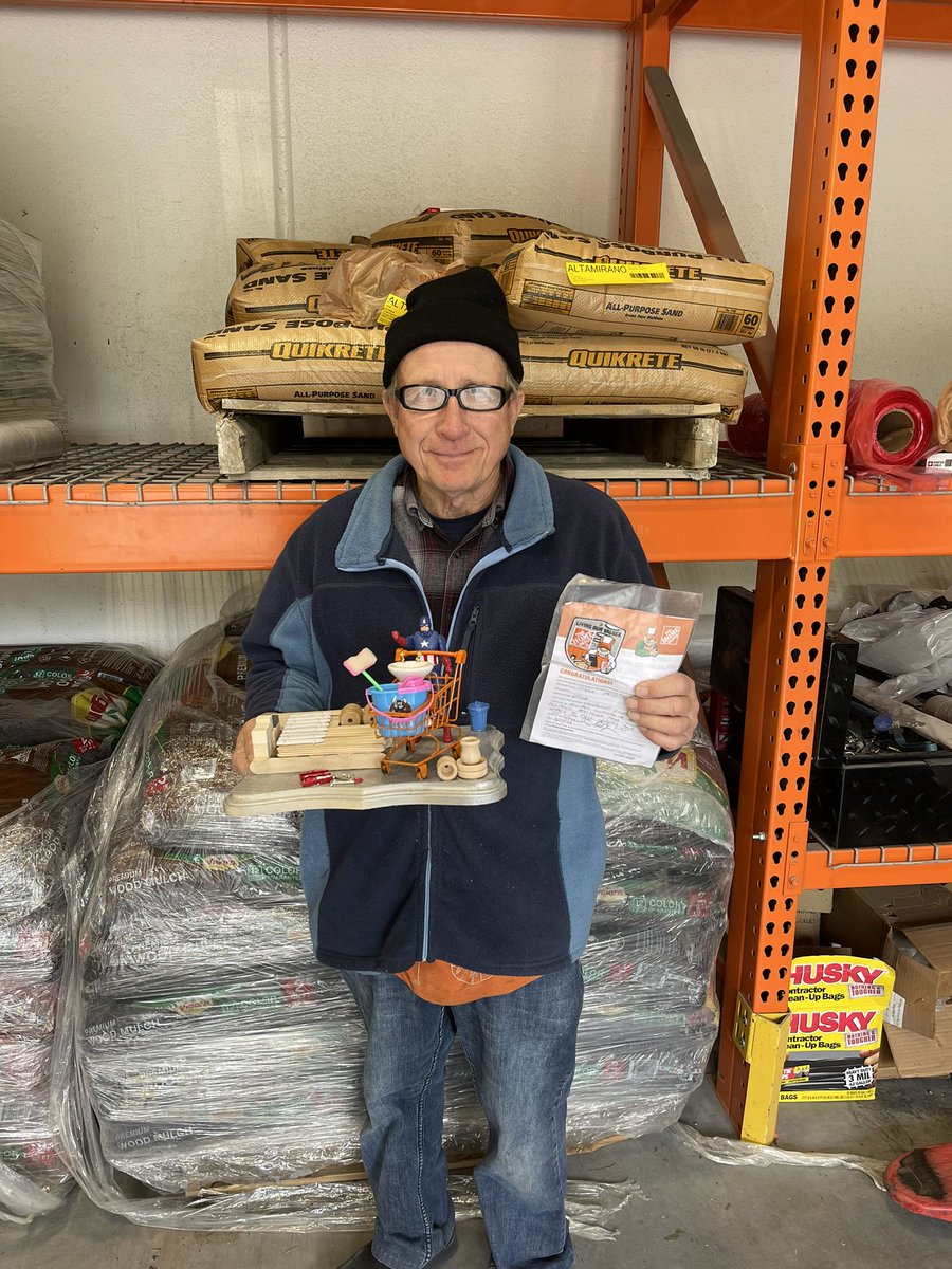 MarShaGling's tweet photo. Thank you Mike for always working so hard and against the clock to keep up with that darn pick list! https://t.co/hMUwLe48y7