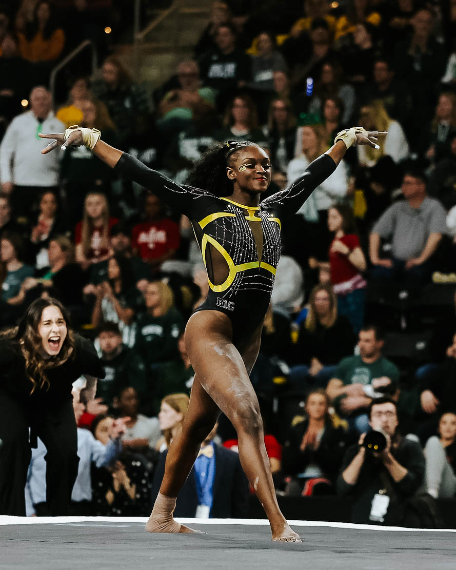 TheIowaHawkeyes's tweet photo. ✨ 𝐁𝟏𝐆 𝐂𝐇𝐀𝐌𝐏𝐈𝐎𝐍 ✨

With a 9.950, @qbaby03 is the Big Ten Floor Champion! 

@IowaGymnastics x #Hawkeyes https://t.co/j5GXQ0jgJW