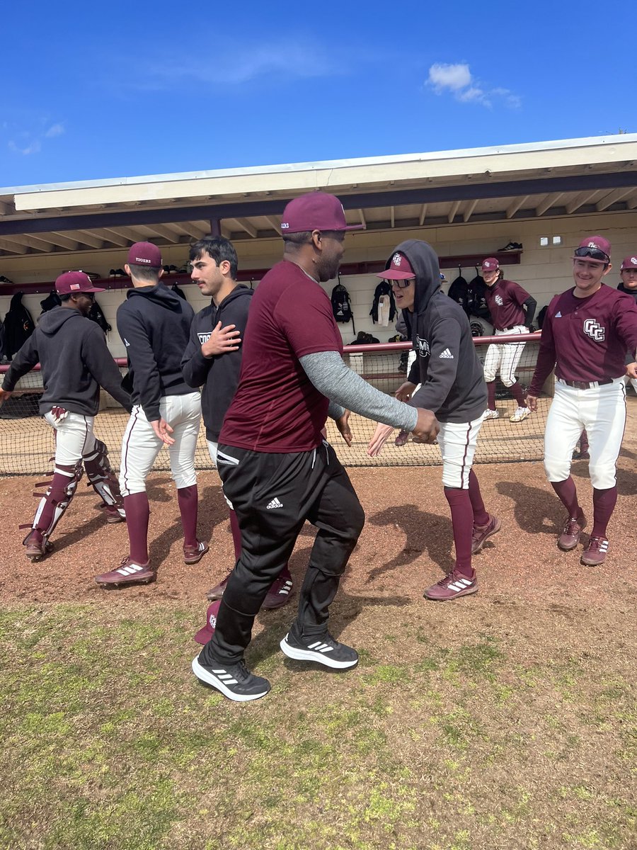 CoahomaCC_BSB's tweet photo. In honor of National Athletic Training month, our athletic trainer, Jason Cooper, threw out the first pitch today! Thank you for all you do for our student athletes, Coop!
#B4_US | #RYSCOAHOMA | #CCCBASEBALL https://t.co/Kd0N1LI37Y
