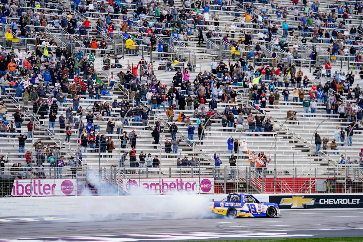 NAPA Racing tweet media
