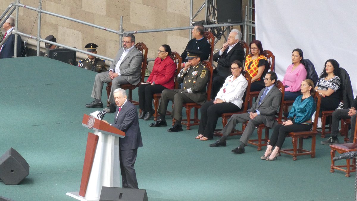 rosaicela_'s tweet photo. Es un honor formar parte del @GobiernoMX y escuchar desde el #Zócalo el mensaje de nuestro Presidente @lopezobrador_  🇲🇽 #LaPatriaSeDefiende #PorElRescateDeLaSoberanía 
#85AñosExpropiaciónPetrolera https://t.co/eInH3zwIPM
